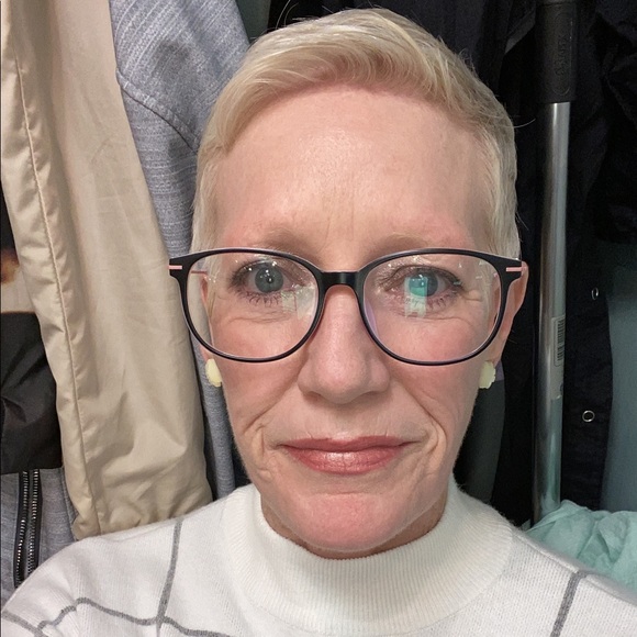 Meet your Posher, Christine - Picture 1 of 1